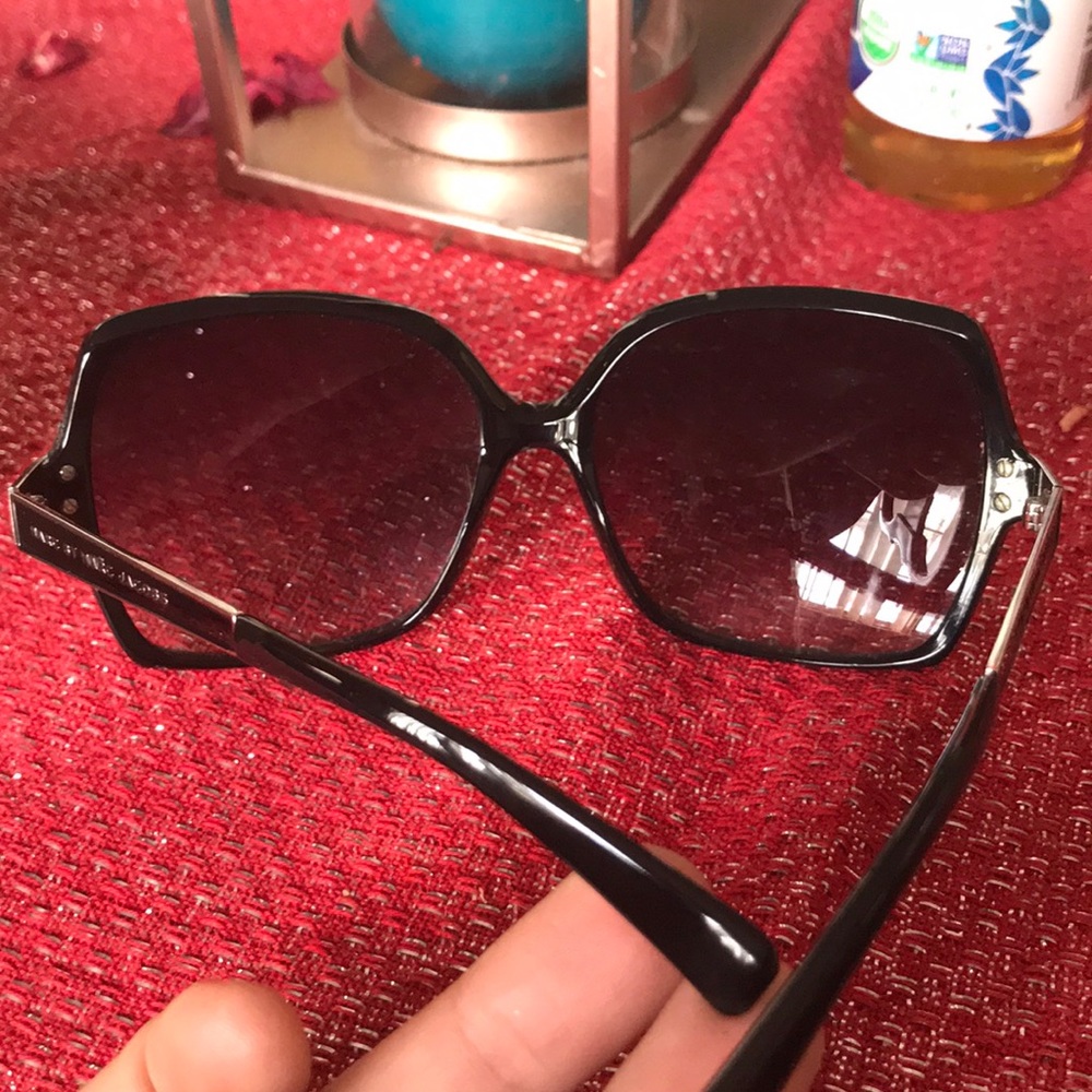SOLD 🎈🎈🎈 Marc by Marc Jacobs sunglasses - Picture 3 of 8